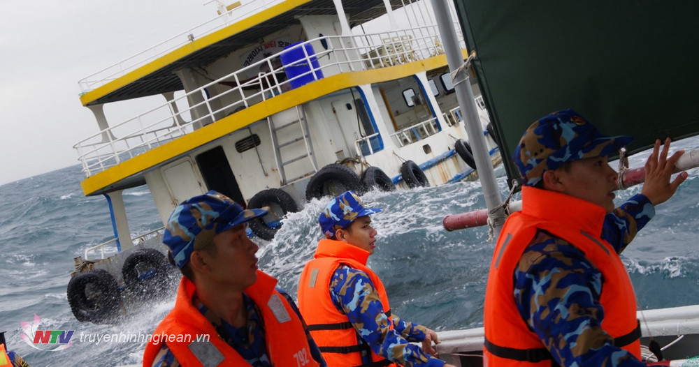 Kịp thời cứu nạn tàu khách bị trôi dạt trên biển
