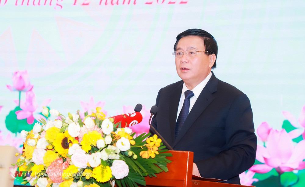 Đồng chí Nguyễn Xuân Thắng, Uỷ viên Bộ Chính trị, Chủ tịch Hội đồng Lý luận Trung ương, Giám đốc Học viện Chính trị Quốc gia Hồ Chí Minh phát biểu tại Hội thảo.