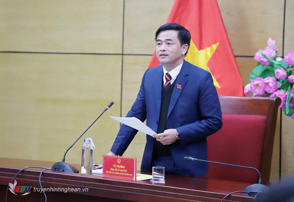 Tổ trưởng Hồ Sỹ Nguyệt - Phó Chủ tịch HĐND huyện Quỳnh Lưu phát biểu kết luận phiên thảo luận.