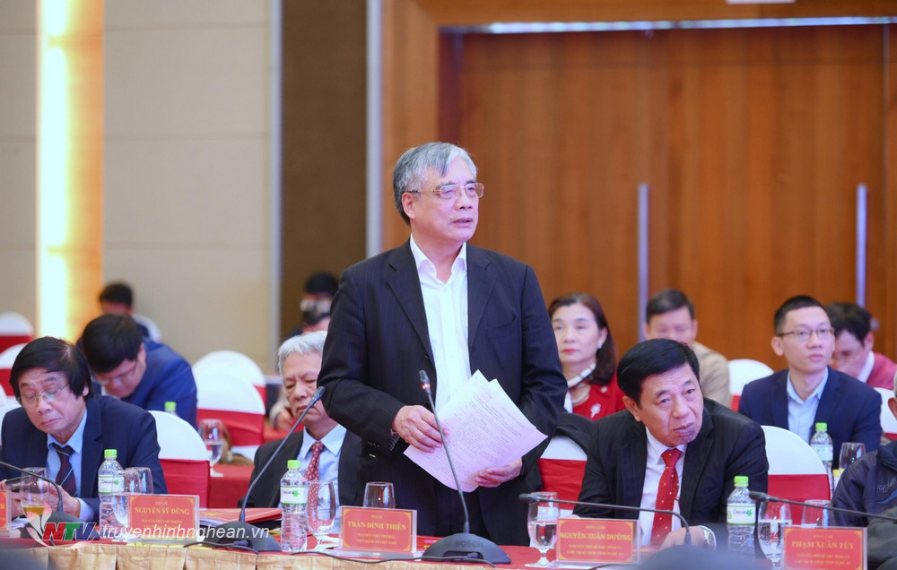 PGS.TS. Trần Đình Thiên - nguyên Viện trưởng Viện Kinh tế Việt Nam phát biểu tại Toạ đàm.