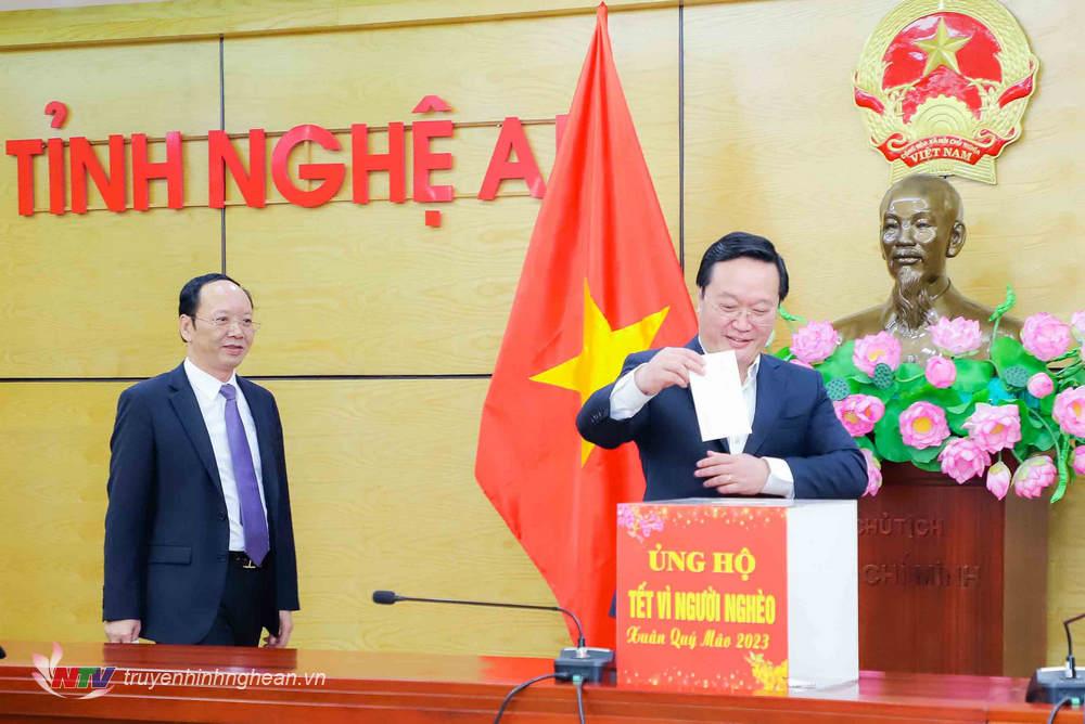 Chủ tịch UBND tỉnh Nguyễn Đức Trung ủng hộ Tết Vì người nghèo Xuân Quý Mão 2023.