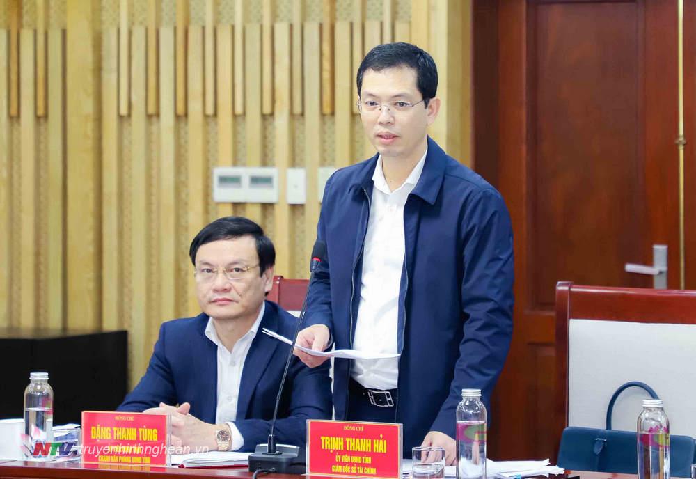 Giám đốc Sở Tài chính Trịnh Thanh Hải báo cáo tình hình thực hiện thu, chi ngân sách Nhà nước năm 2022, nhiệm vụ năm 2023.