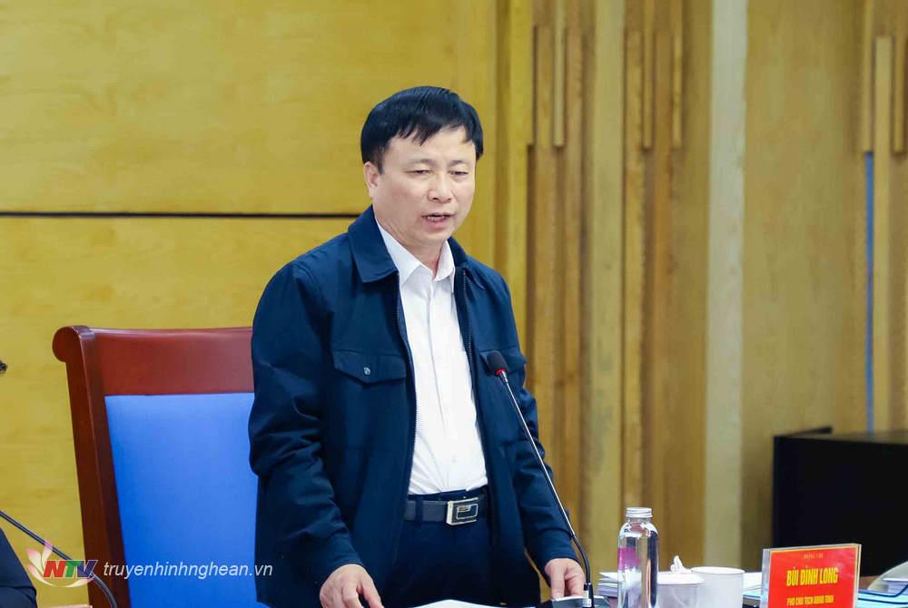 Phó Chủ tịch UBND tỉnh Bùi Đình Long phát biểu tại phiên họp. 