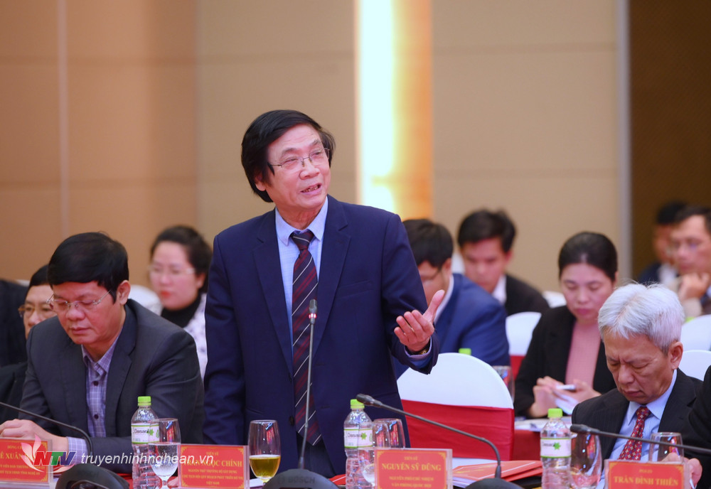 Tiến sĩ, Kiến trúc sư Trần Ngọc Chính - Chủ tịch Hội Quy hoạch phát triển đô thị Việt Nam phát biểu tại Toạ đàm.