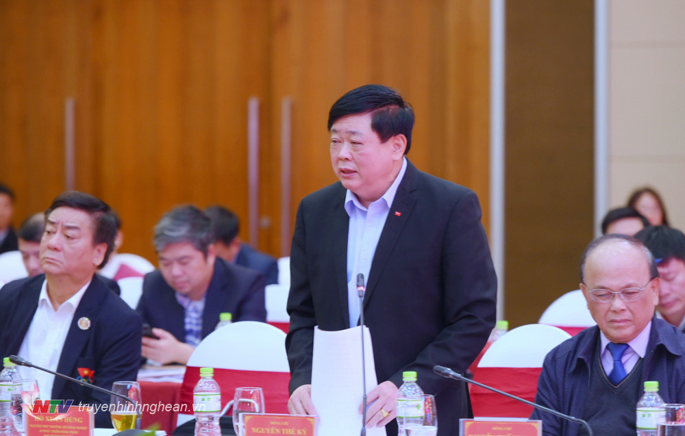 Đồng chí Nguyễn Thế Kỷ - nguyên Ủy viên Ban Chấp hành Trung ương Đảng, Chủ tịch Hội đồng Lý luận, phê bình văn học, nghệ thuật Trung ương phát biểu tại Toạ đàm. 