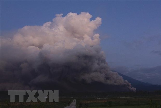 Núi lửa Semeru trên đảo Java, Indonesia phun trào ngày 4/12/2022. 