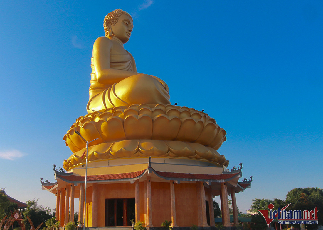 Tượng Phật cao 42m, lớn nhất khu vực Bắc Trung Bộ.