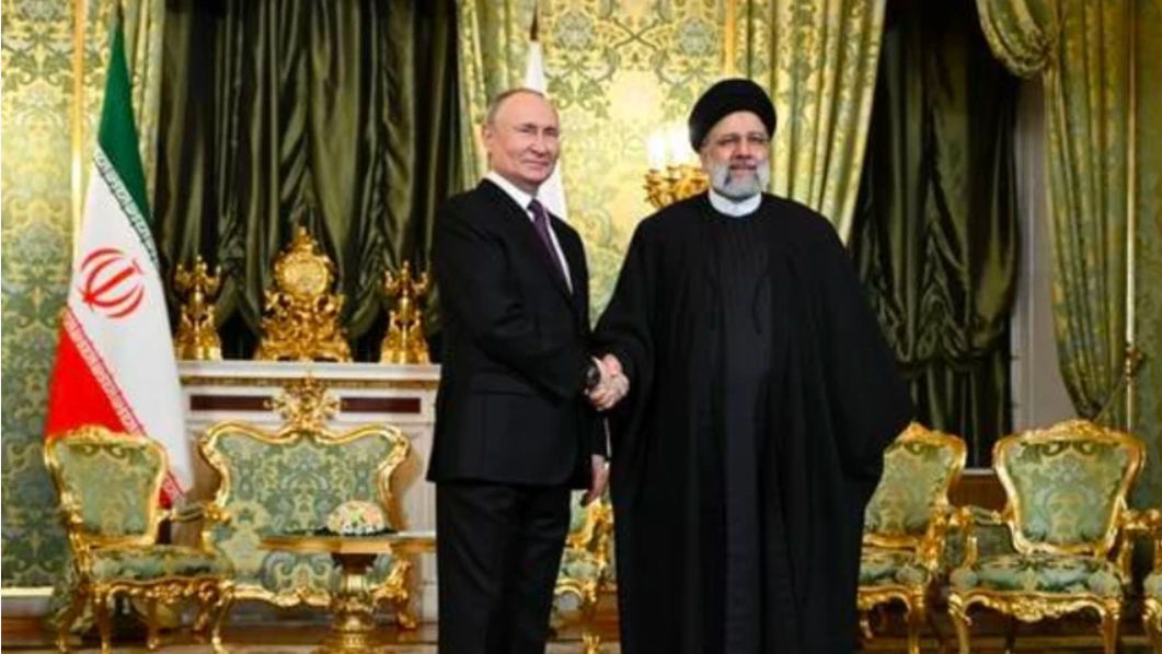 Tổng thống Nga Vladimir Putin tiếp Tổng thống Iran Ebrahim Raisi (phải) tại thủ đô Moscow (Nga) vào ngày 7-12. Ảnh: SPUTNIK