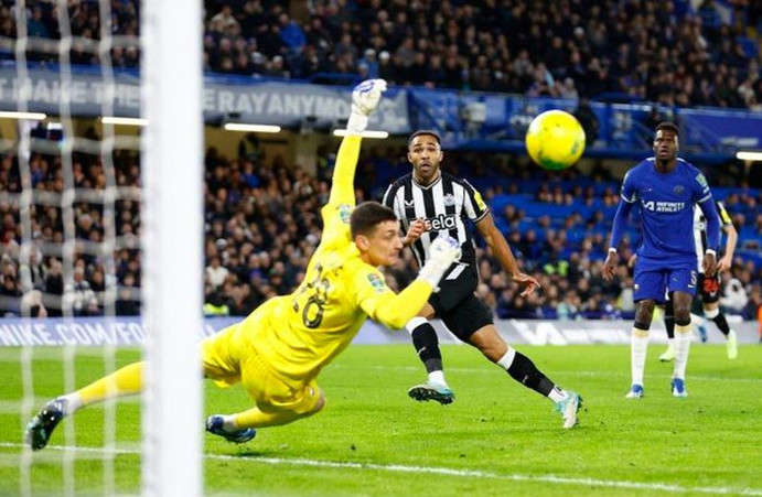 Callum Wilson mở tỉ số cho Newcastle từ sai lầm của hậu vệ Chelsea