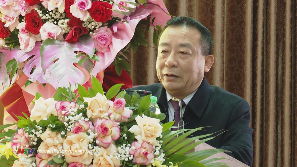 Phó Chủ tịch UBND tỉnh Nguyễn Văn Đệ phát biểu giao nhiệm vụ cho đồng chí Nguyễn Khắc Lâm.