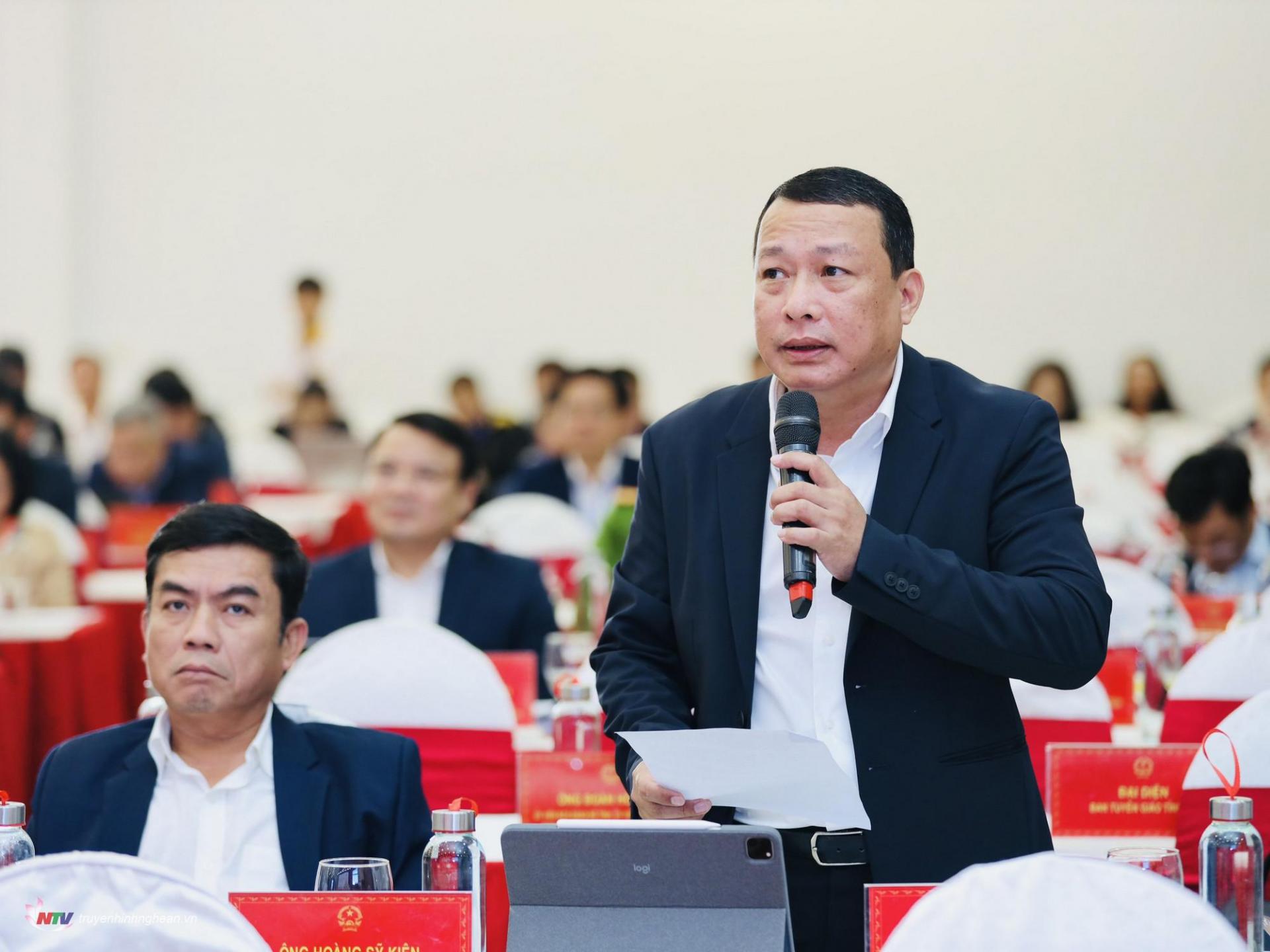 Giám đốc Sở Kế hoạch và Đầu tư Phạm Hồng Quang làm rõ thêm câu hỏi của đại biểu.