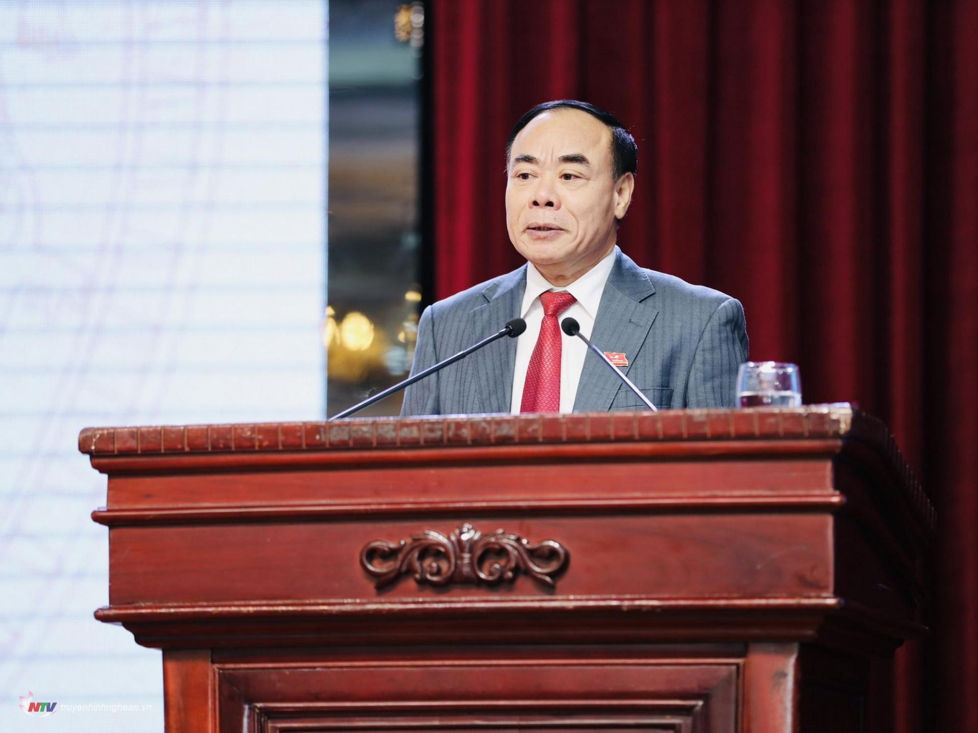 Đồng chí Nguyễn Mạnh Cường, Giám đốc Sở Du Lịch báo cáo tóm tắt giải trình về nội dung chất vấn.
