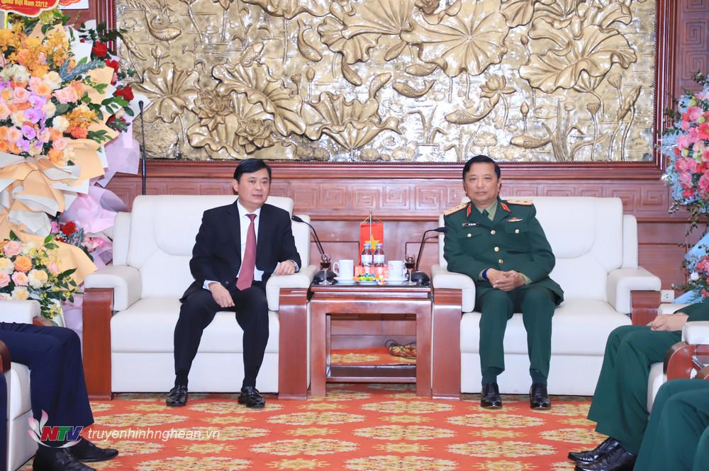 Bí thư Tỉnh ủy Nghệ An Thái Thanh Quý phát biểu chúc mừng Đảng ủy, Bộ Tư lệnh, lực lượng vũ trang Quân khu 4. 