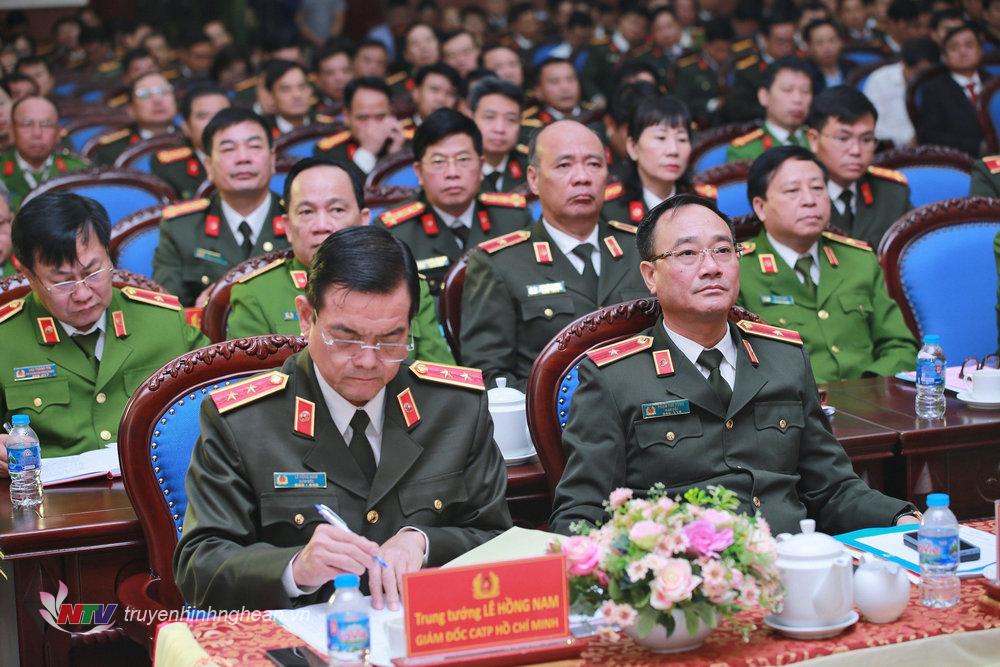 Các đồng chí lãnh đạo Công an TP. Hồ Chí Minh và tỉnh Nghệ An dự hội nghị. 