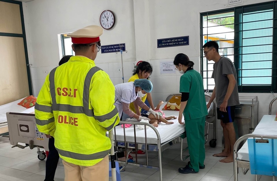 CSGT TP Đà Nẵng kịp thời sử dụng xe đặc chủng, đưa cháu nhỏ đang bị lên cơ co giật, đi cấp cứu kịp thời.