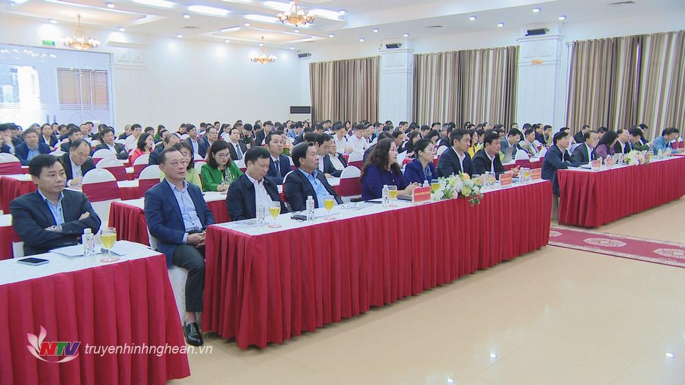 Các đồng chí lãnh đạo tỉnh Nghệ An dự tại điểm cầu chính tỉnh Nghệ An.