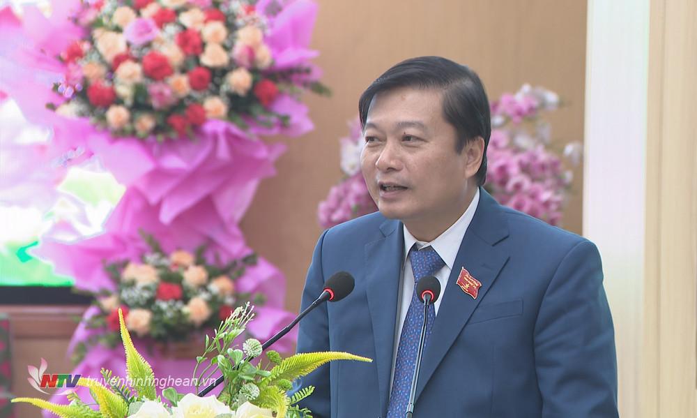 Phó Chủ tịch Thường trực UBND tỉnh Lê Hồng Vinh phát biểu tại hội nghị. 