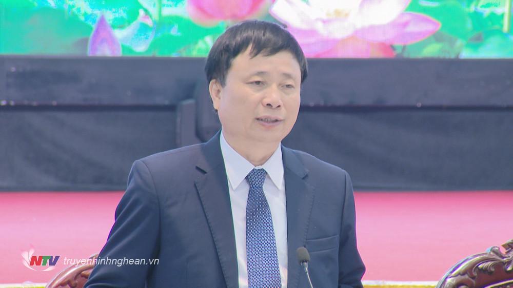 Phó Chủ tịch UBND tỉnh Bùi Đình Long phát biểu tại hội thảo.