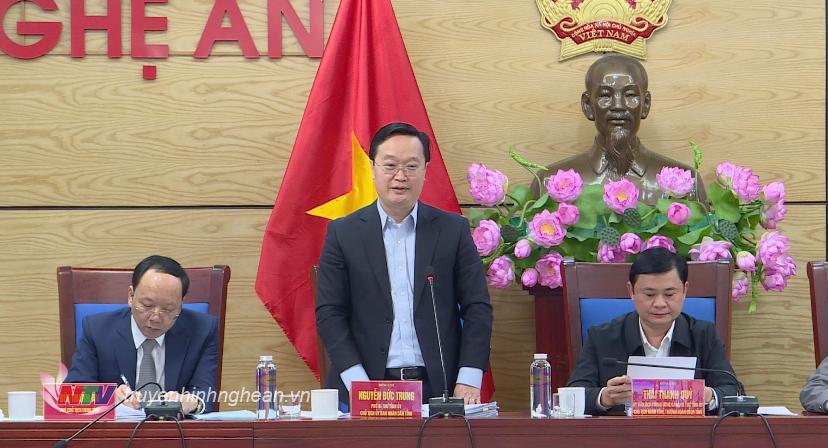 Chủ tịch UBND tỉnh Nguyễn Đức Trung phát biểu kết luận phiên họp.