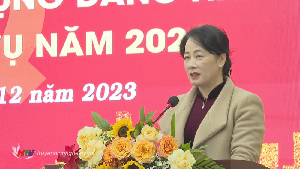 Bí thư Đảng ủy Khối Doanh nghiệp tỉnh Phan Thị Hoan phát biểu tại hội nghị.