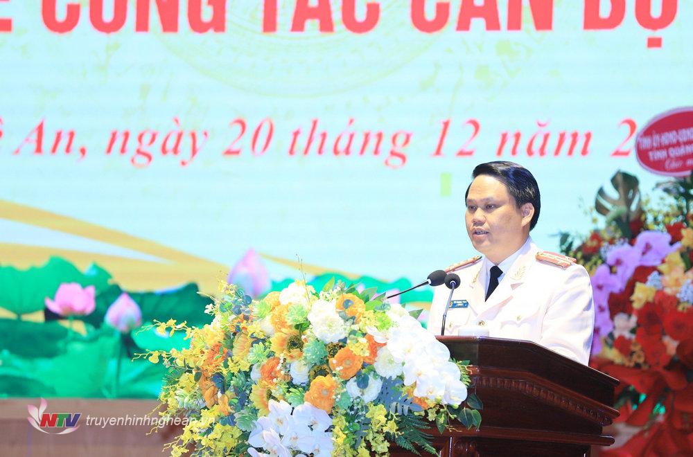 Đại tá Bùi Quang Thanh - tân Giám đốc Công an tỉnh Nghệ An phát biểu nhận nhiệm vụ. 