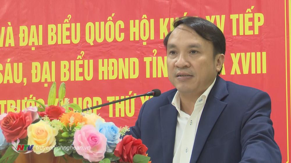 Bí thư Huyện uỷ Nghi Lộc Dương Đình Chỉnh phát biểu tại buổi sinh hoạt.