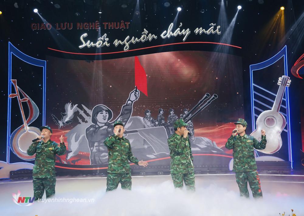 Bài ca tổ săn máy bay Lạch Lò  của nhạc sĩ Dương Hồng Từ qua sự thể hiện của tốp ca nam Trung tâm Nghệ thuật truyền thống tỉnh