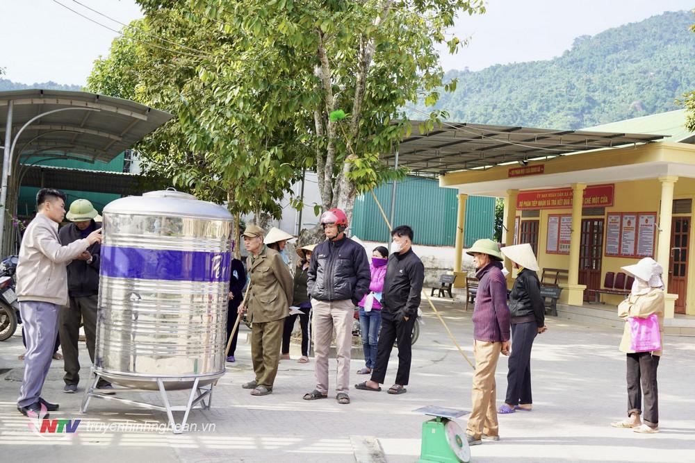 150 bồn chứa nước được cấp cho 150 hộ nghèo vùng dân tộc thiểu số tại 3 xã Đồng Văn, Tiên Kỳ và Phú Sơn.