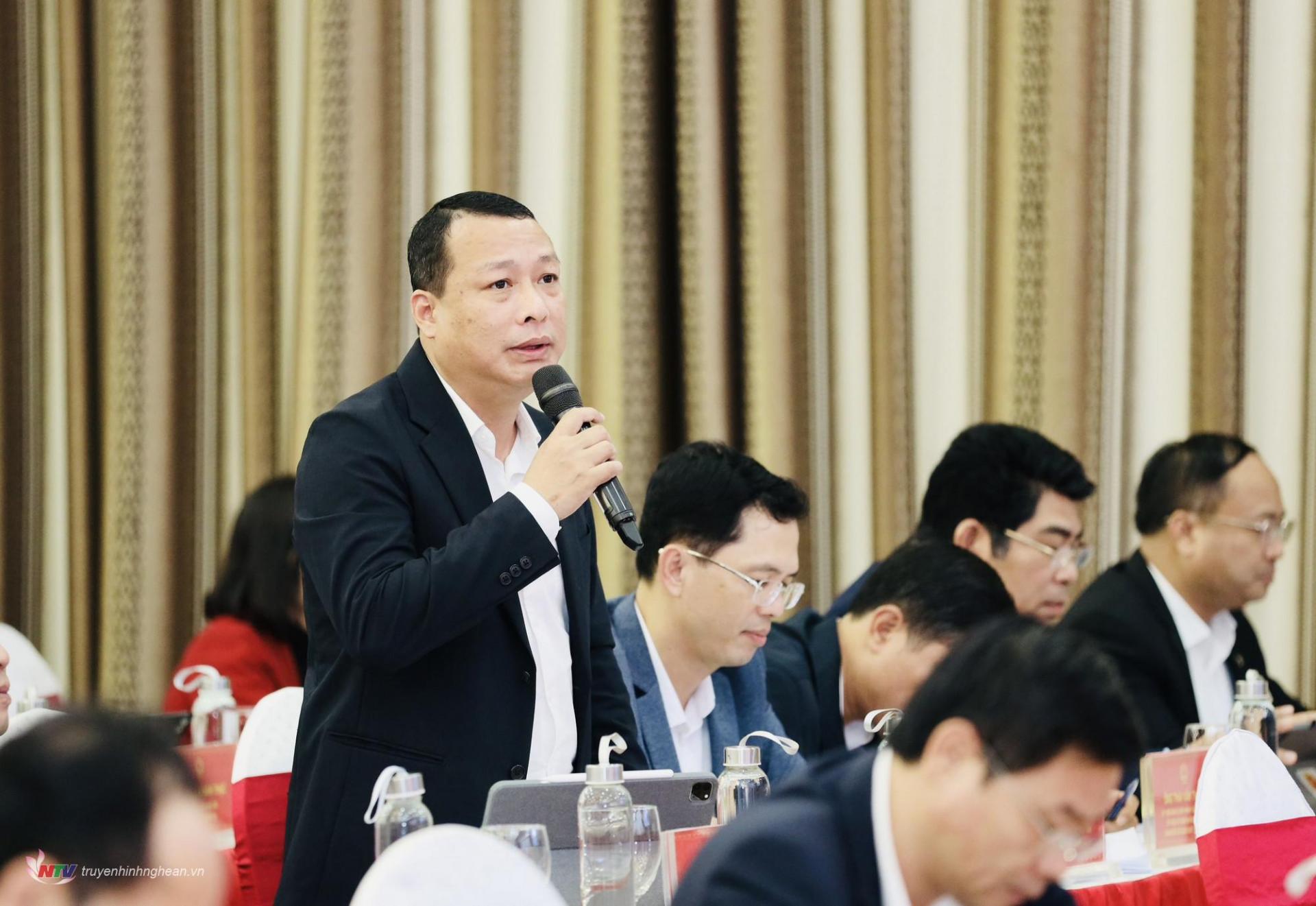 Đồng chí Phạm Hồng Quang - Giám đốc Sở Kế hoạch - Đầu tư phát biểu giải trình.