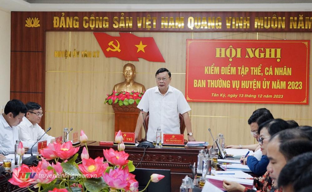 Bí thư Huyện uỷ Tân Kỳ Bùi Thanh Bảo phát biểu tại hội nghị.