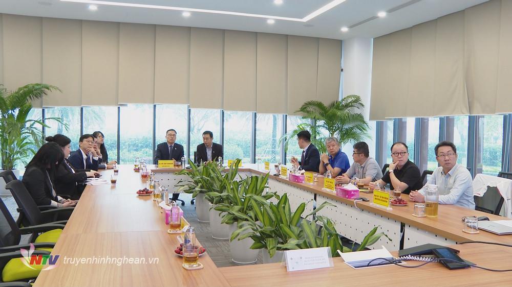 Đoàn công tác của Đại sứ quán Hàn Quốc làm việc với Ban lãnh đạo Khu công nghiệp VSIP Nghệ An. 