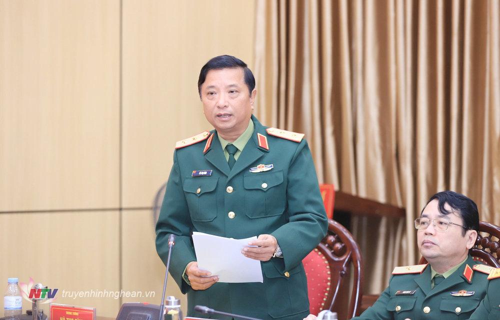 Trung tướng Hà Thọ Bình - Phó Bí thư Đảng ủy, Tư lệnh Quân khu 4 phát biểu chỉ đạo hội nghị. 