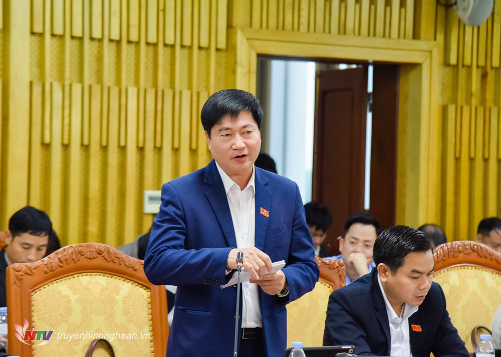 Đại biểu Nguyễn Hồng Sơn - Phó Chủ tịch Hội Nông dân tỉnh đề xuất chính sách hỗ trợ giao thông, phát triển nông nghiệp cho vùng miền núi.