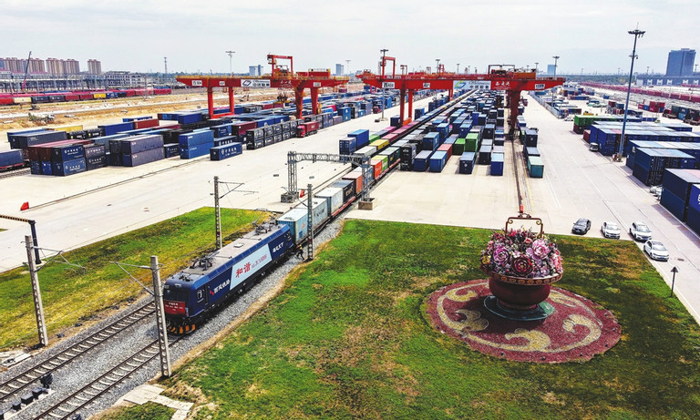 Chuyến tàu hàng hóa quốc tế khởi hành từ cảng quốc tế Tây An đến Hà Nội. 