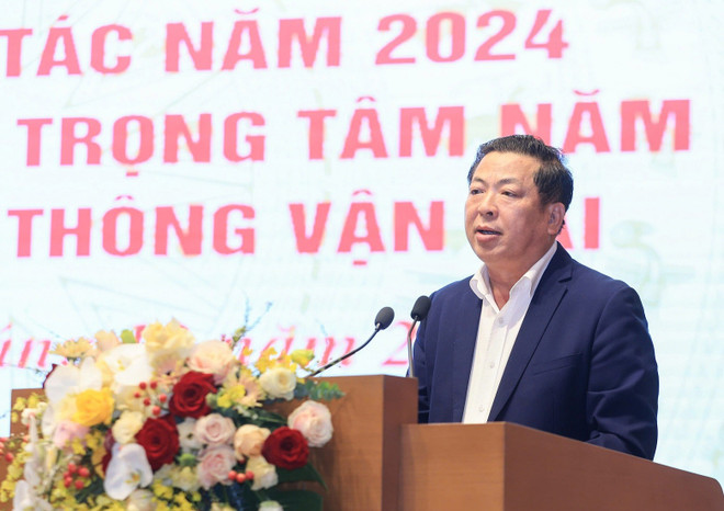 Bộ trưởng Bộ Giao thông Vận tải Trần Hồng Minh cho biết năm 2025 ngành Giao thông Vận tải sẽ khởi công hàng loạt các dự án quan trọng. (Ảnh: Việt Hùng/Vietnam+)