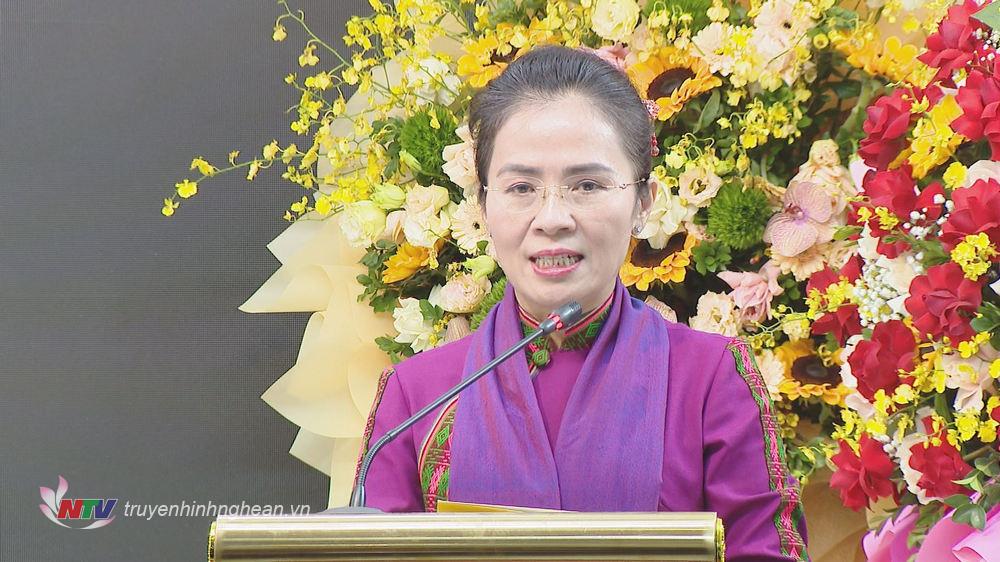 Đồng chí Võ Thị Minh Sinh - Uỷ viên BTV Tỉnh uỷ, Chủ tịch Uỷ ban MTTQ tỉnh phát biểu tại hội nghị.