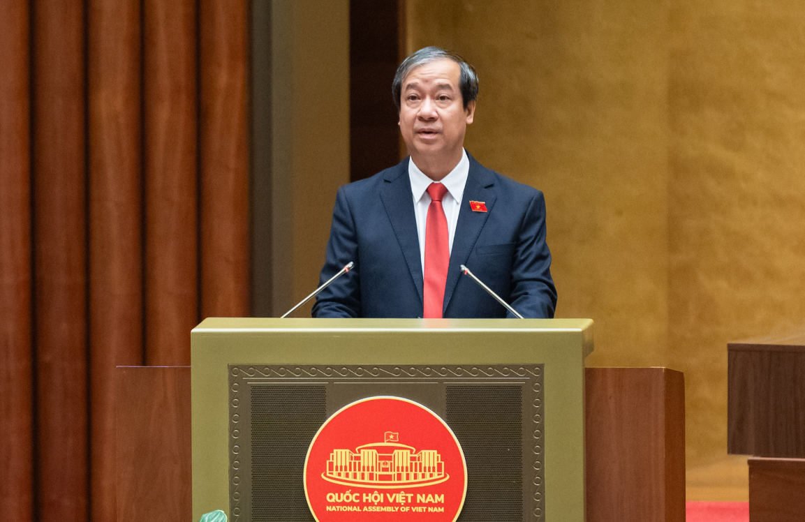 Bộ trưởng GD-ĐT Nguyễn Kim Sơn trình bày giải trình, tiếp thu sáng nay. Ảnh: Quốc hội