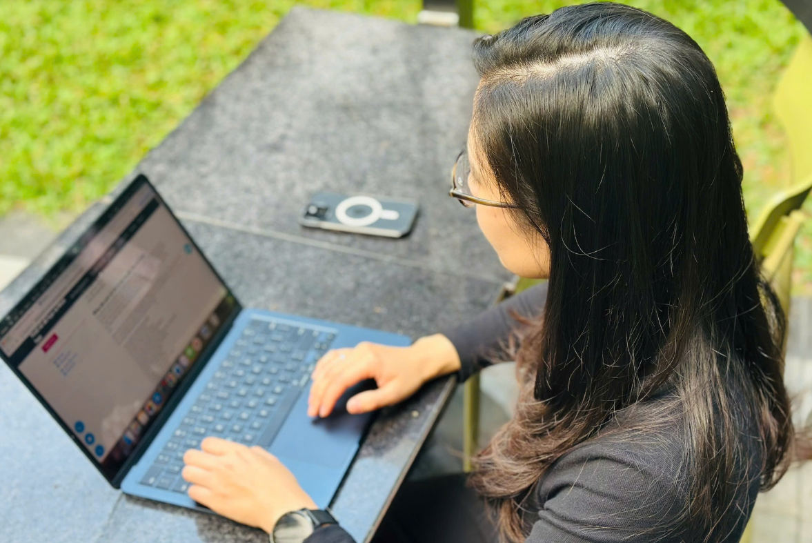 Người học bức xúc vì văn bằng đại học không được công nhận. Ảnh: Thúy Nga