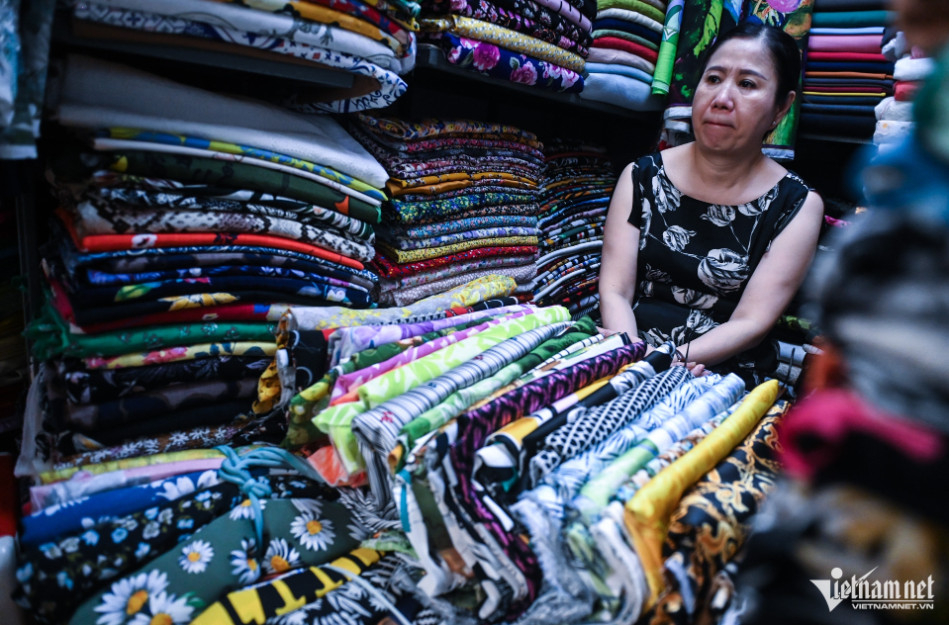 Bộ Tài chính đang lấy ý kiến dự thảo nghị định mới, trong đó quy định lại ngưỡng doanh thu chịu thuế và phương pháp tính thuế thu nhập cá nhân. Ảnh: Thạch Thảo