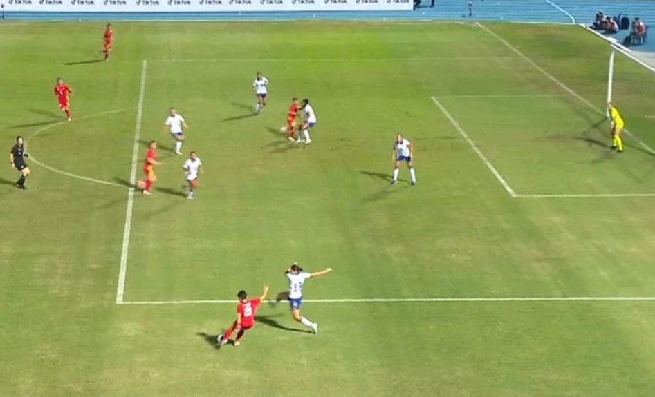 Tình huống không việt vị của Bích Thùy. Ảnh: CMH.