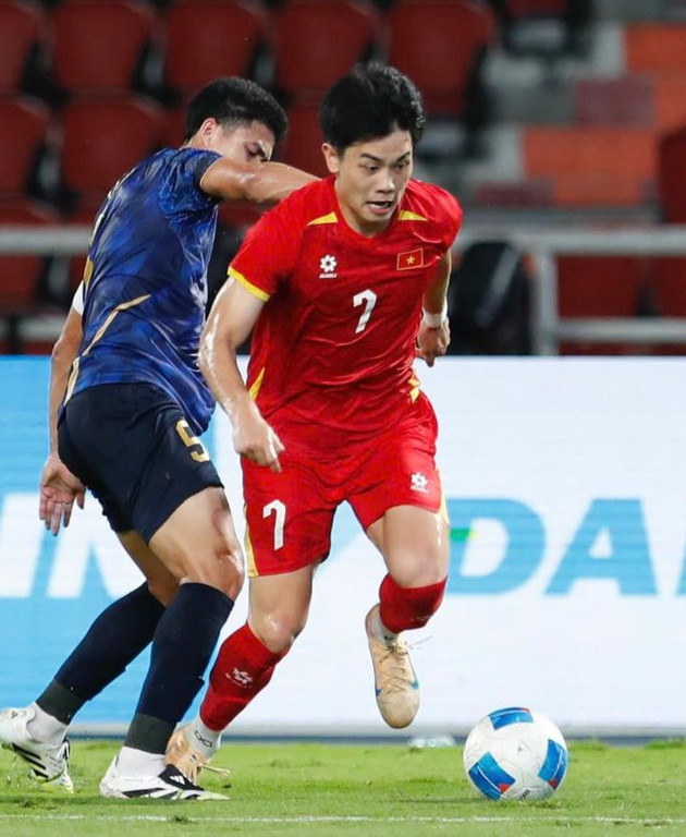 Với những gì đã làm được trong năm 2025, việc tiền đạo Nguyễn Đình Bắc trở thành chủ nhân Quả bóng Vàng Việt Nam là điều hoàn toàn xứng đáng. Ảnh: Lê Phong