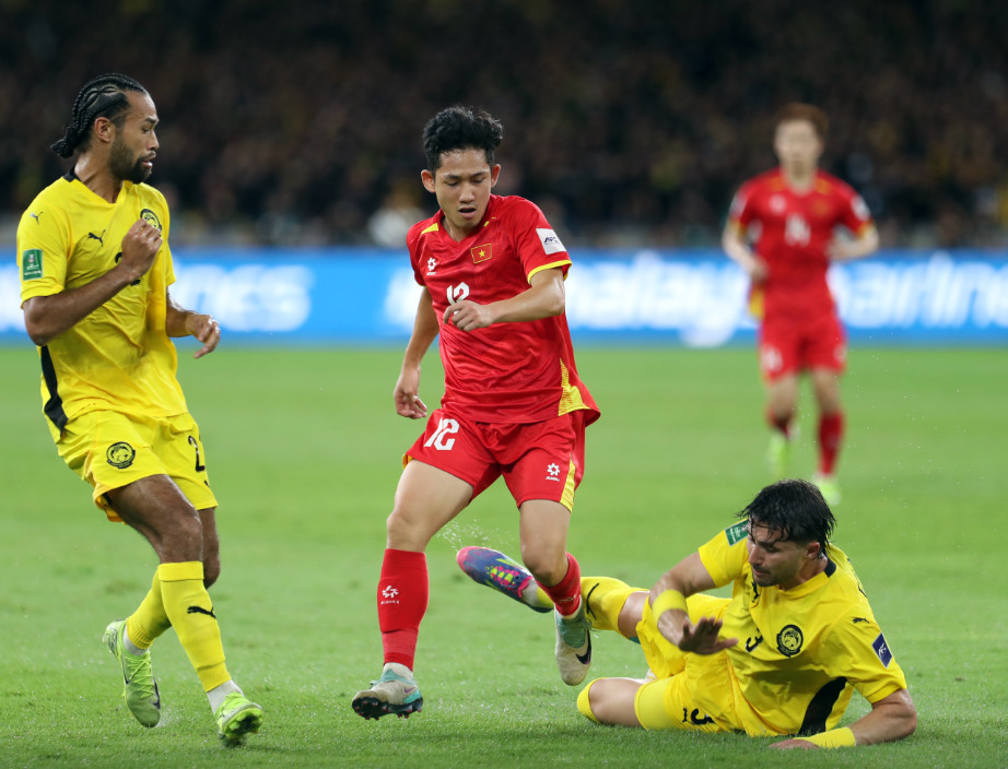 Malaysia rơi vào hỗn loạn sau chiến thắng gian lận trước Việt Nam (Ảnh: Thạo Hoàng)