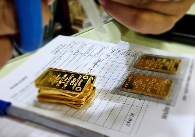 Giá vàng miếng SJC lại về quanh mốc 153 triệu đồng/lượng.