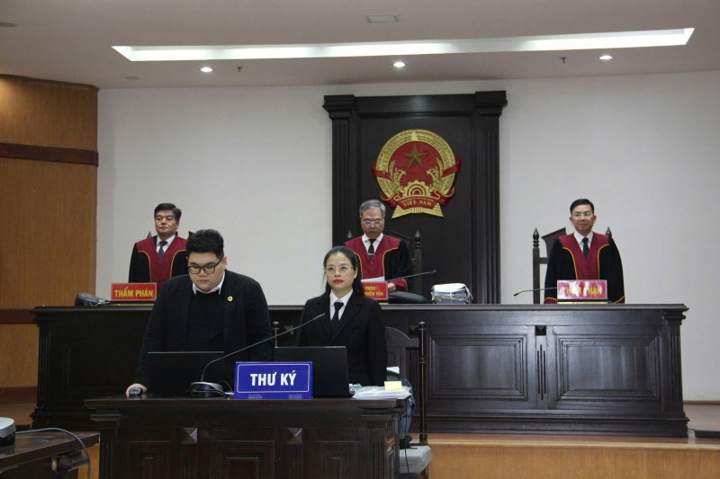 Hội đồng xét xử phúc thẩm tuyên án sáng 22/12. 