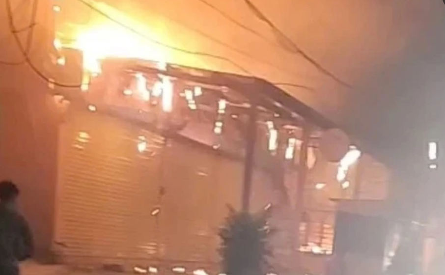 Hiện trường vụ cháy lúc rạng sáng.