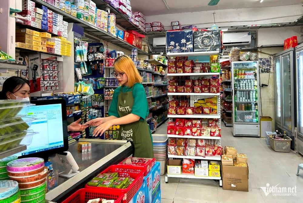 Theo dự thảo Nghị định mới về quản lý thuế, hộ và cá nhân kinh doanh chỉ được miễn thuế giá trị gia tăng nếu doanh thu năm không quá 500 triệu đồng. Ảnh: Nguyễn Lê