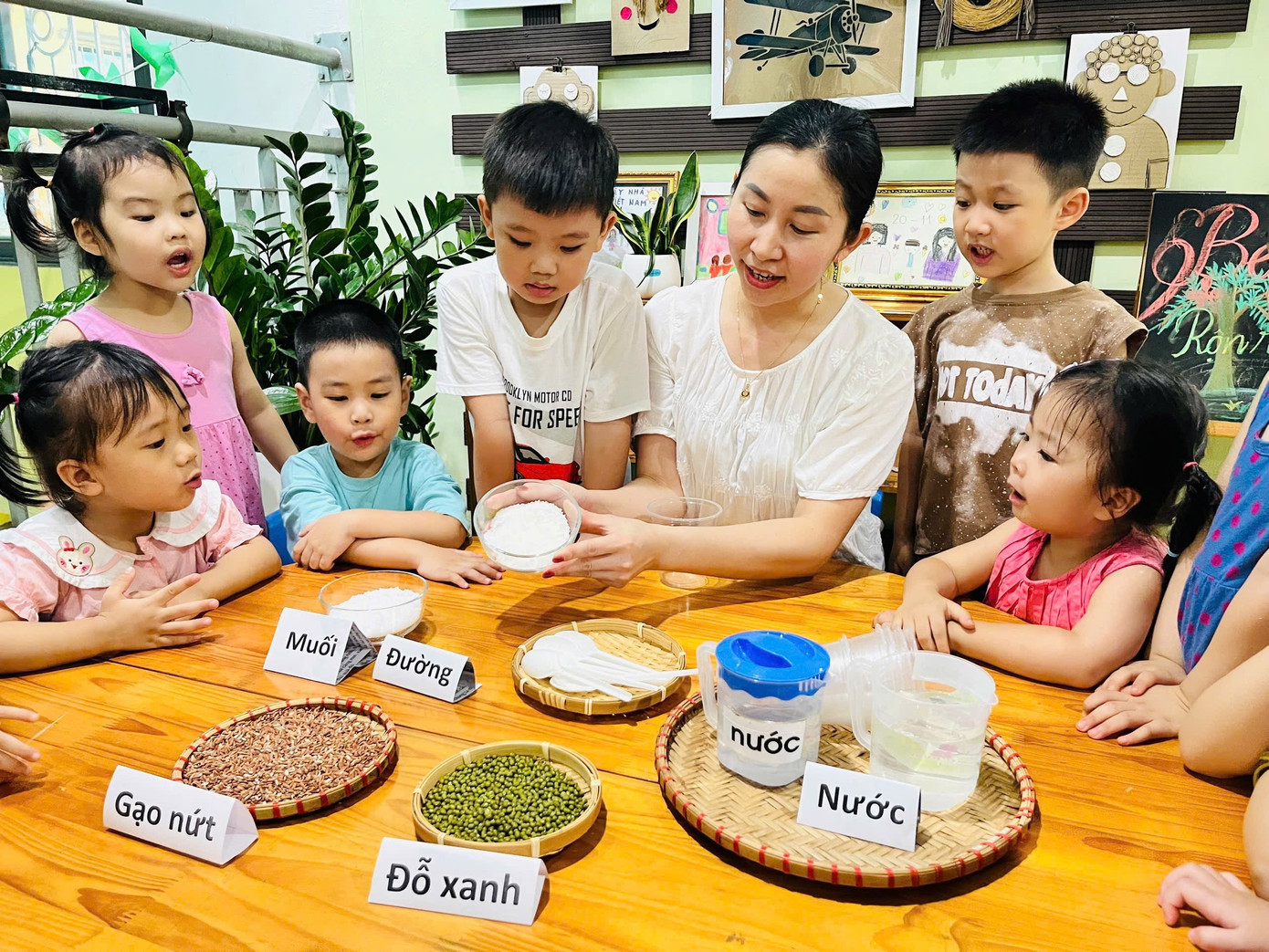 Nhiều điểm mới liên quan đào tạo nâng chuẩn giáo viên.