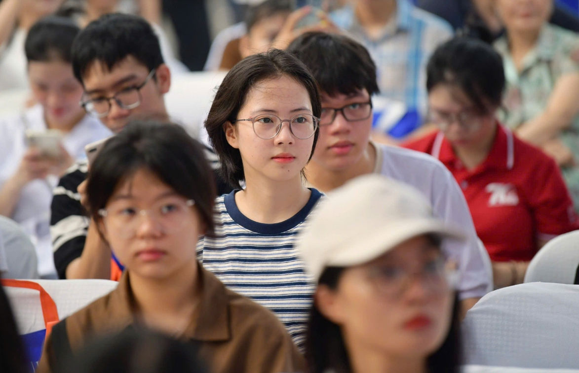 Nhiều thí sinh chật vật tìm hướng đi mới khi các trường xóa bỏ nhiều tổ hợp truyền thống. Ảnh minh họa