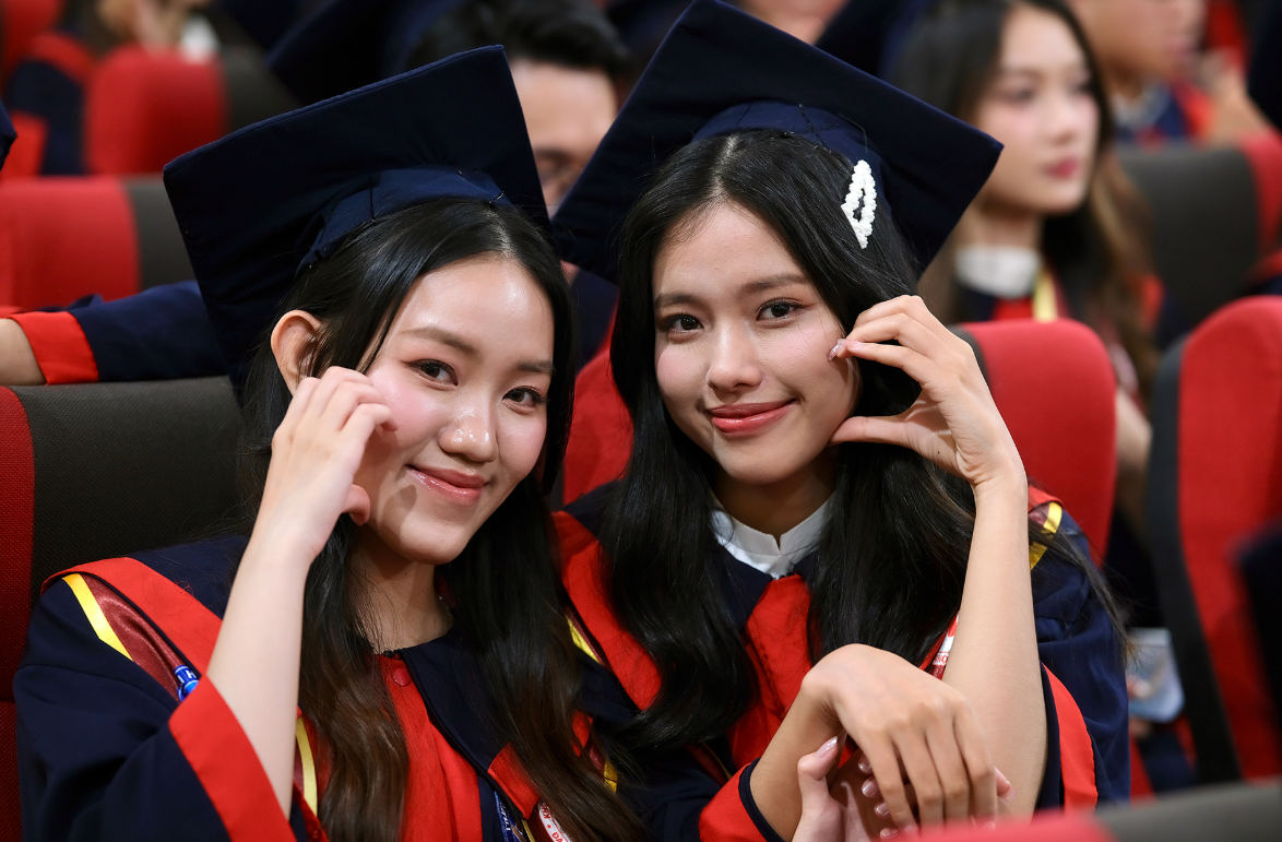 Sinh viên trong ngày tốt nghiệp. Ảnh: Hùng Nguyễn