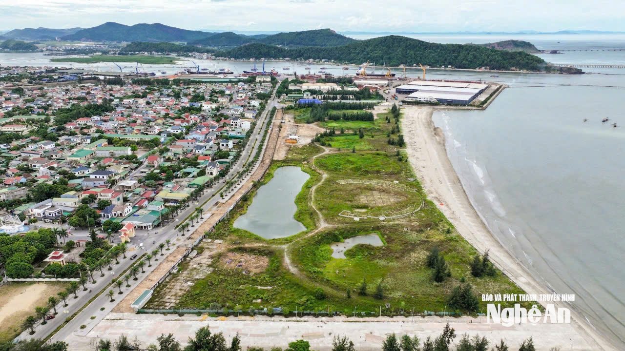 Dự án Khu resort Bắc đảo Lan Châu (phường Cửa Lò) là dự án chậm tiến độ, thuộc nhóm những dự án đang được các sở, ngành, địa phương xử lý. Thời gian qua, dự án này đang được Thanh tra tỉnh tổ chức thanh tra toàn diện. Ảnh: Võ Hải